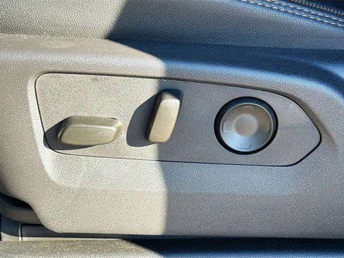 Used 2025 Chevrolet Suburban High Country image 28