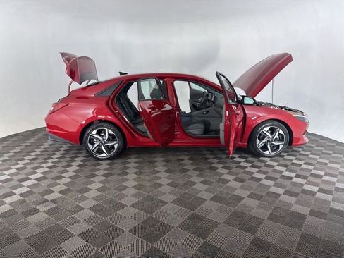Used 2023 Hyundai Elantra SEL w/ Convenience Package image 14