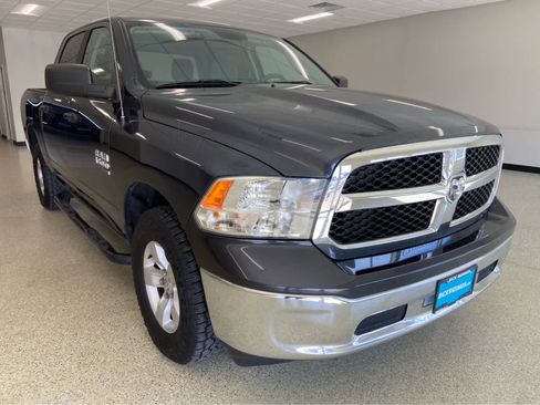Used 2021 RAM 1500 Classic SLT image 3
