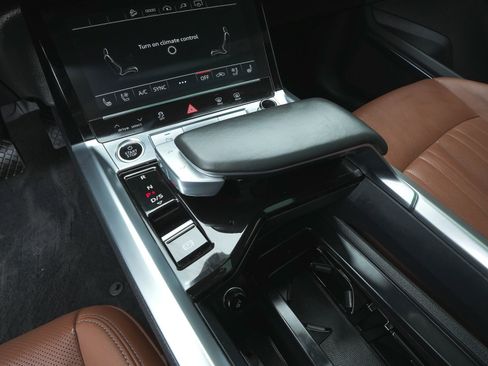 Used 2024 Audi Q8 e-tron Premium Plus AWD/4WD image 23