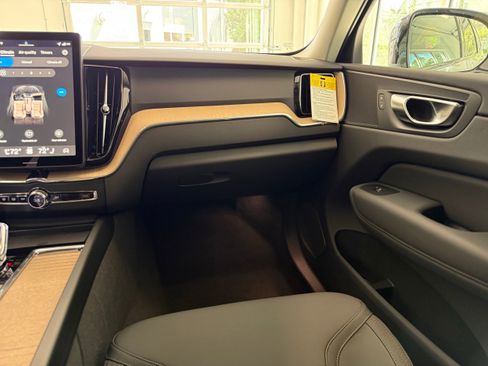New 2026 Volvo XC60 B5 Plus w/ Protection Package Premier image 21