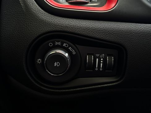 Used 2022 Jeep Renegade Latitude AWD/4WD image 29