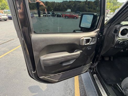 Used 2024 Jeep Wrangler Unlimited w/ Convenience Group AWD/4WD image 13