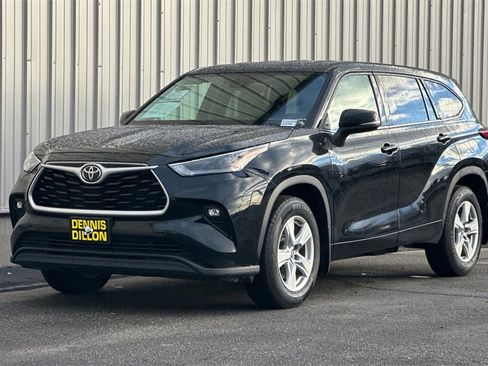 Used 2022 Toyota Highlander LE image 9