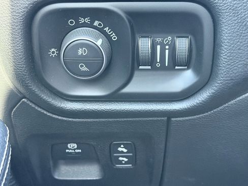 Used 2020 RAM 1500 Laramie AWD/4WD image 13