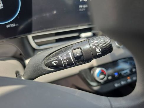 Used 2024 Hyundai Elantra SEL FWD image 21