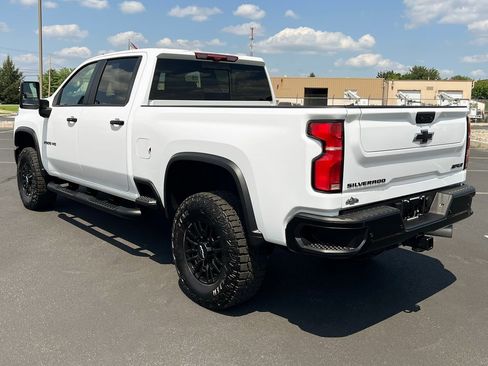 Used 2024 Chevrolet Silverado 2500 ZR2 w/ Technology Package image 14