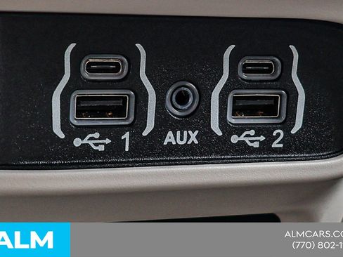 Used 2024 Chrysler Pacifica Touring-L FWD image 33