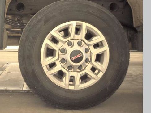 Used 2022 GMC Sierra 2500 SLE image 24