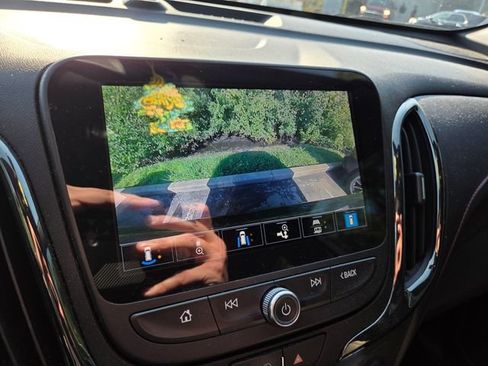 Used 2022 Chevrolet Equinox RS w/ Infotainment Package FWD image 15