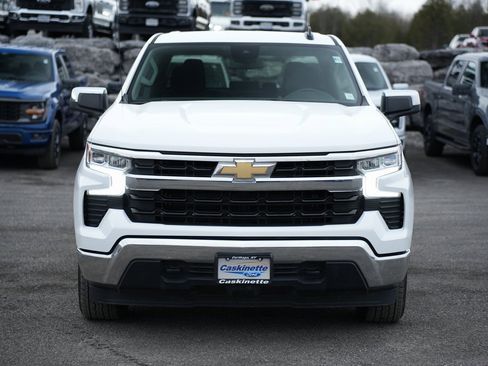 Used 2025 Chevrolet Silverado 1500 LT image 2