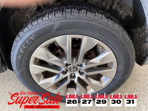 Used 2019 Toyota RAV4 XLE Premium image 11