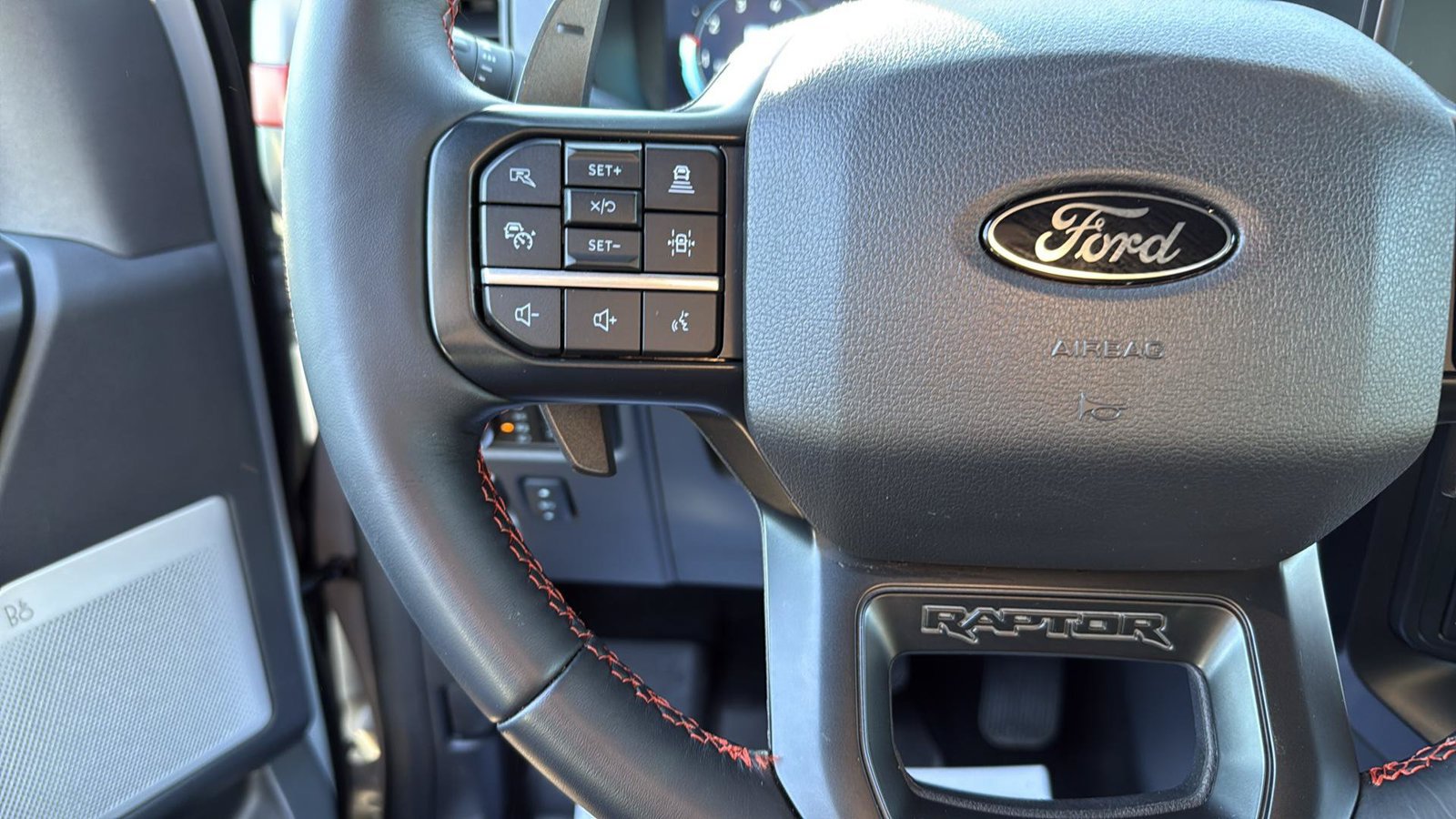 Used 2025 Ford F150 Raptor AWD/4WD image 28