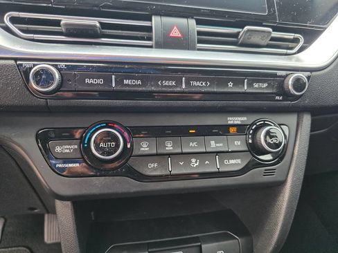 Used 2020 Kia Niro EX FWD image 20