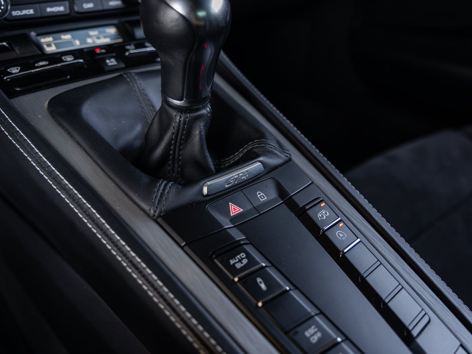 Certified 2020 Porsche 718 Cayman GT4 RWD image 41