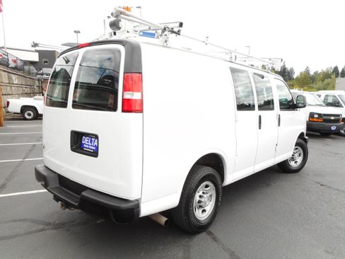 Used 2016 Chevrolet Express 2500 w/ Cold Climate Package RWD image 7