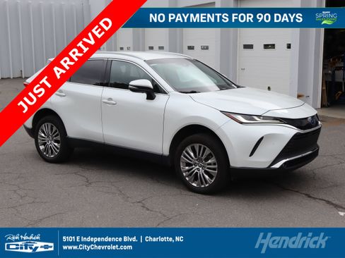 Used 2023 Toyota Venza XLE AWD/4WD image 1