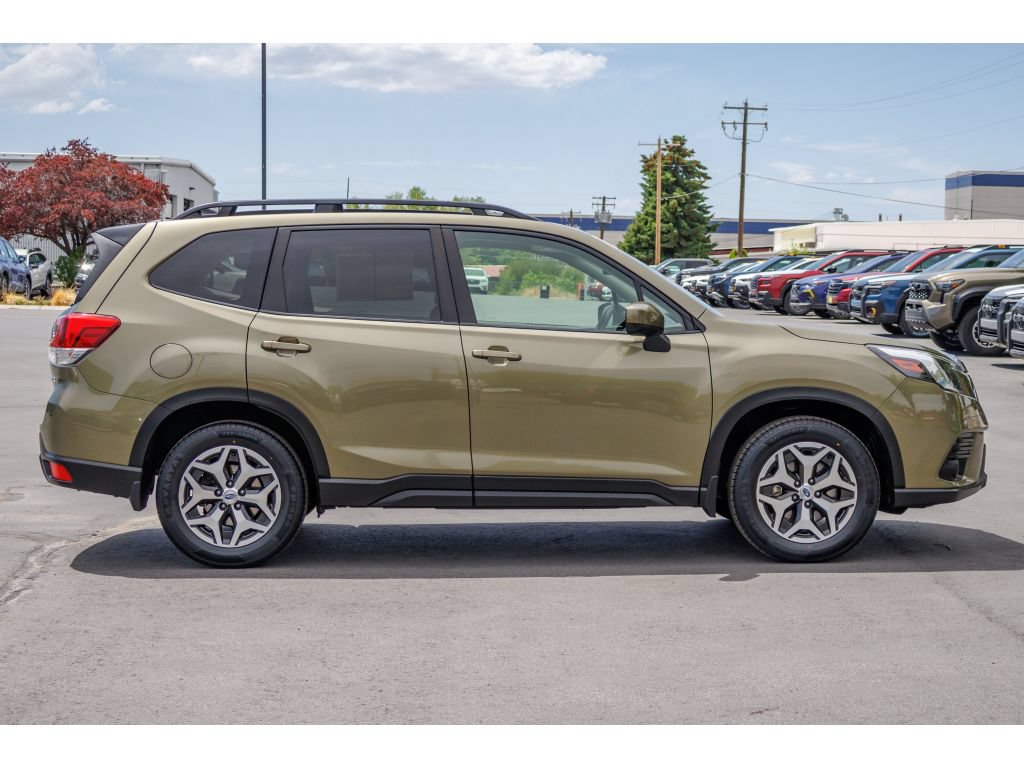 Used 2024 Subaru Forester Premium AWD/4WD image 2