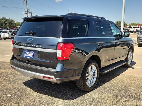 Used 2023 Ford Expedition XLT AWD/4WD image 3