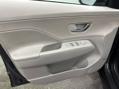 Used 2024 Hyundai Kona Limited FWD image 11