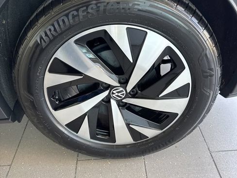 Certified 2023 Volkswagen ID.4 Pro RWD image 19