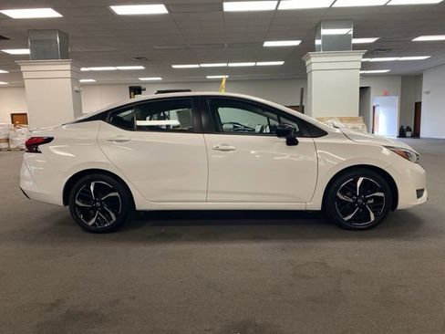 Used 2024 Nissan Versa SR image 5