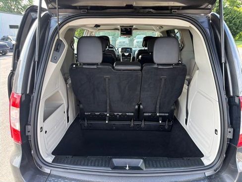 Used 2016 Chrysler Town & Country Touring w/ Driver Convenience Group FWD image 20