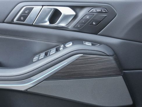 Certified 2025 BMW X7 xDrive40i image 14