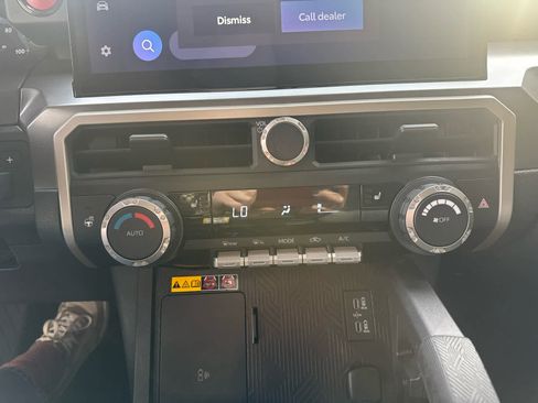 Used 2025 Toyota Tacoma TRD Off-Road image 13