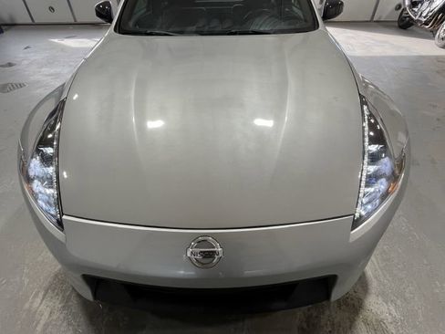 Used 2009 Nissan 370Z Touring w/ Sport Pkg image 3