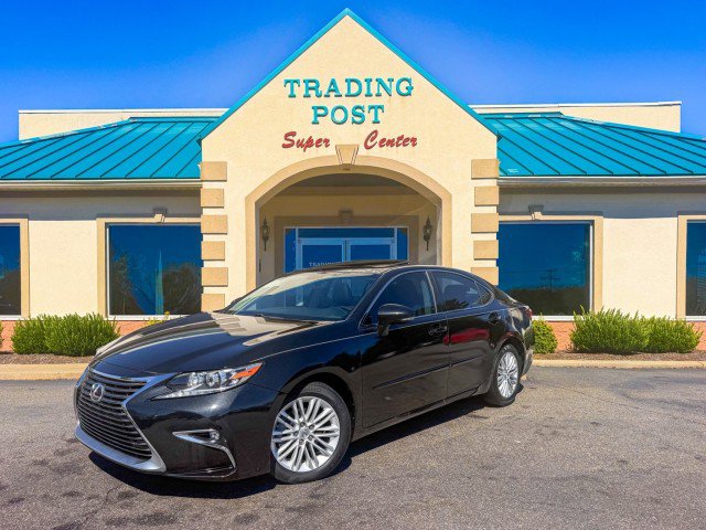 Used 2016 Lexus ES 350 w/ Premium Package w/Wood Trim FWD image 2