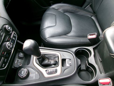 Used 2018 Jeep Cherokee Limited image 15