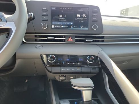 New 2026 Hyundai Elantra Hybrid FWD image 14