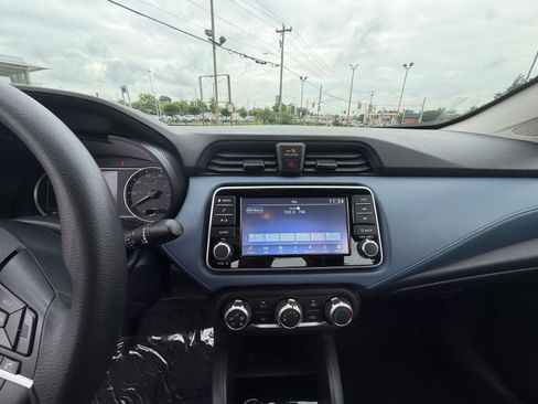 Used 2025 Nissan Versa SV FWD image 17