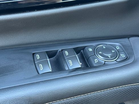 Used 2025 Chevrolet Suburban Premier image 13