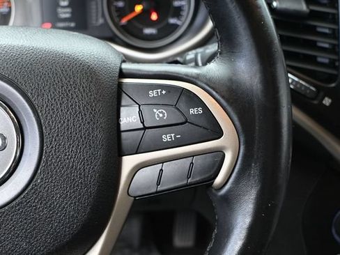 Used 2016 Jeep Cherokee Latitude w/ North All-Season Group AWD/4WD image 27