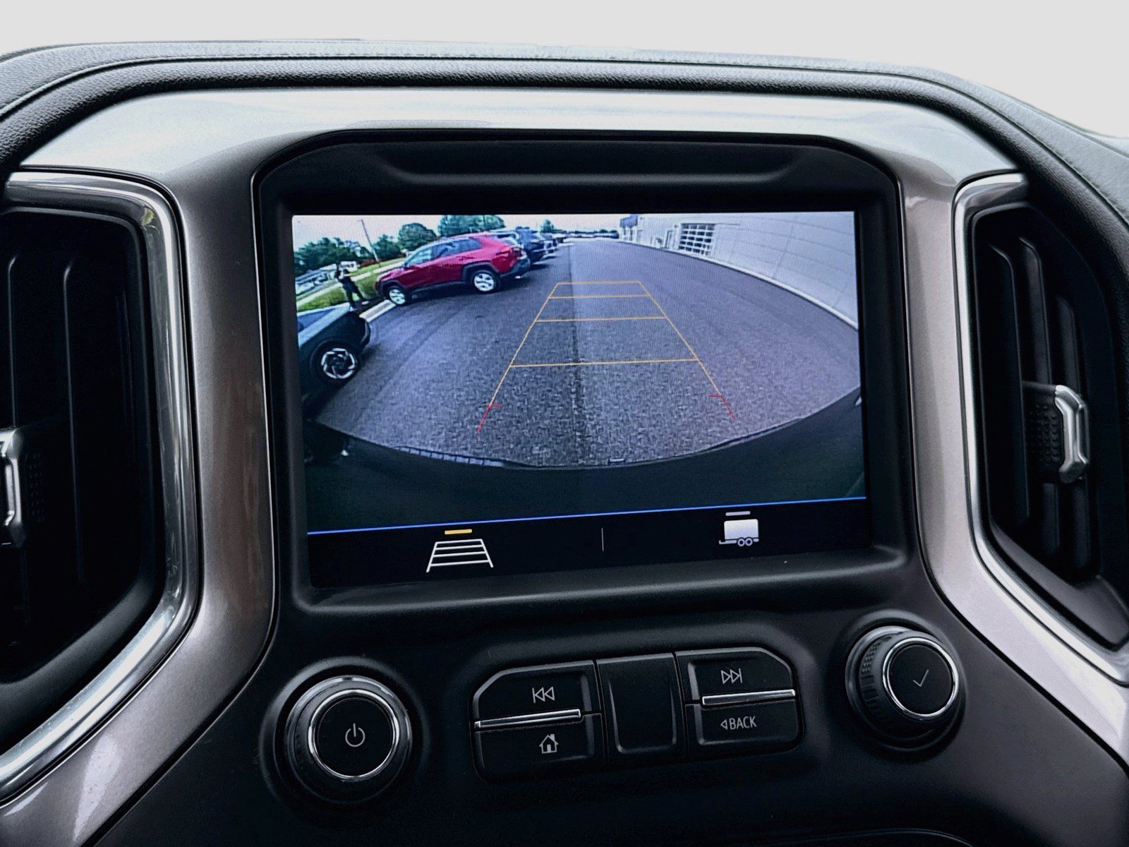 Used 2022 Chevrolet Silverado 1500 LT Trail Boss w/ Bed Protection Package AWD/4WD image 18
