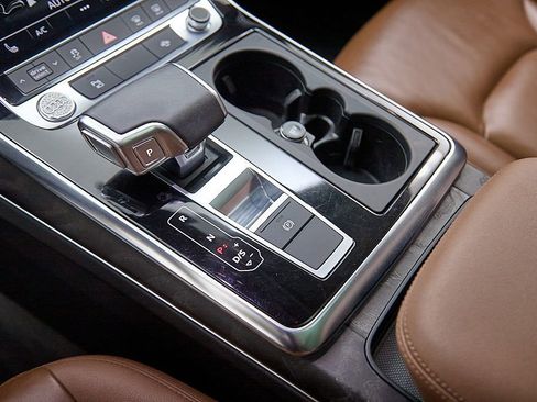 Used 2022 Audi Q8 Premium w/ Convenience Package image 18