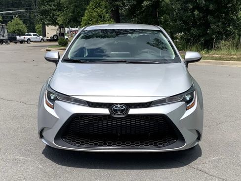 Used 2021 Toyota Corolla LE FWD image 2