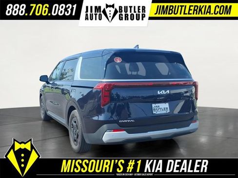 Used 2026 Kia Carnival FWD image 4