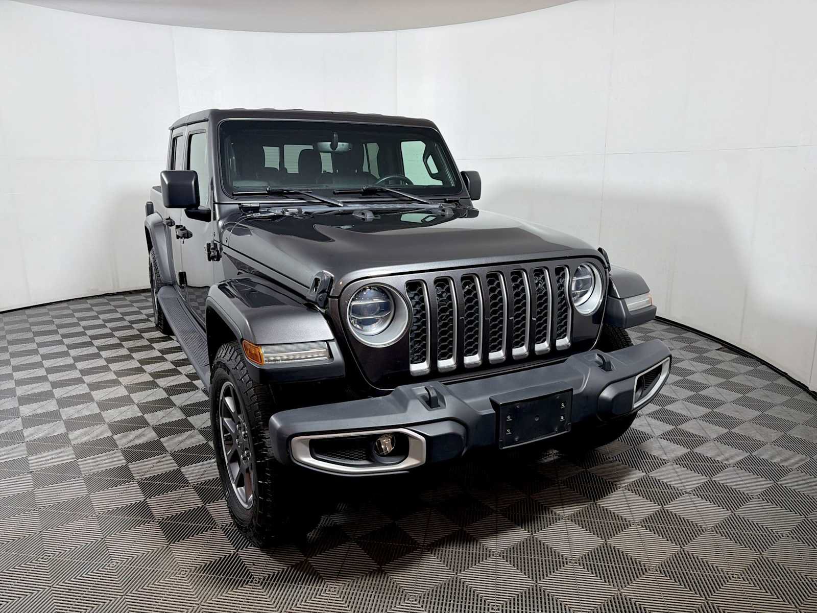 Used 2021 Jeep Gladiator Overland w/ Popular Equipment Package AWD/4WD image 2