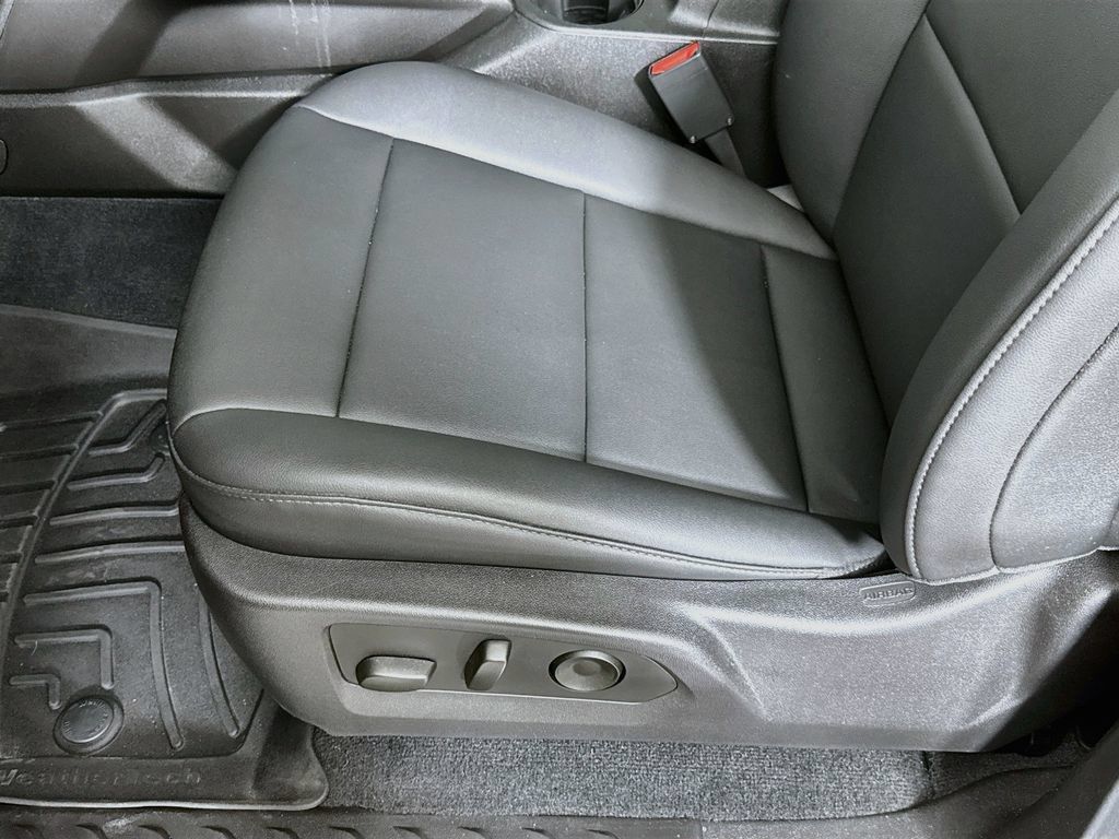 Used 2025 Chevrolet Colorado Trail Boss AWD/4WD image 19