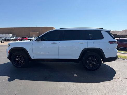 Used 2025 Jeep Grand Cherokee L Laredo RWD image 12