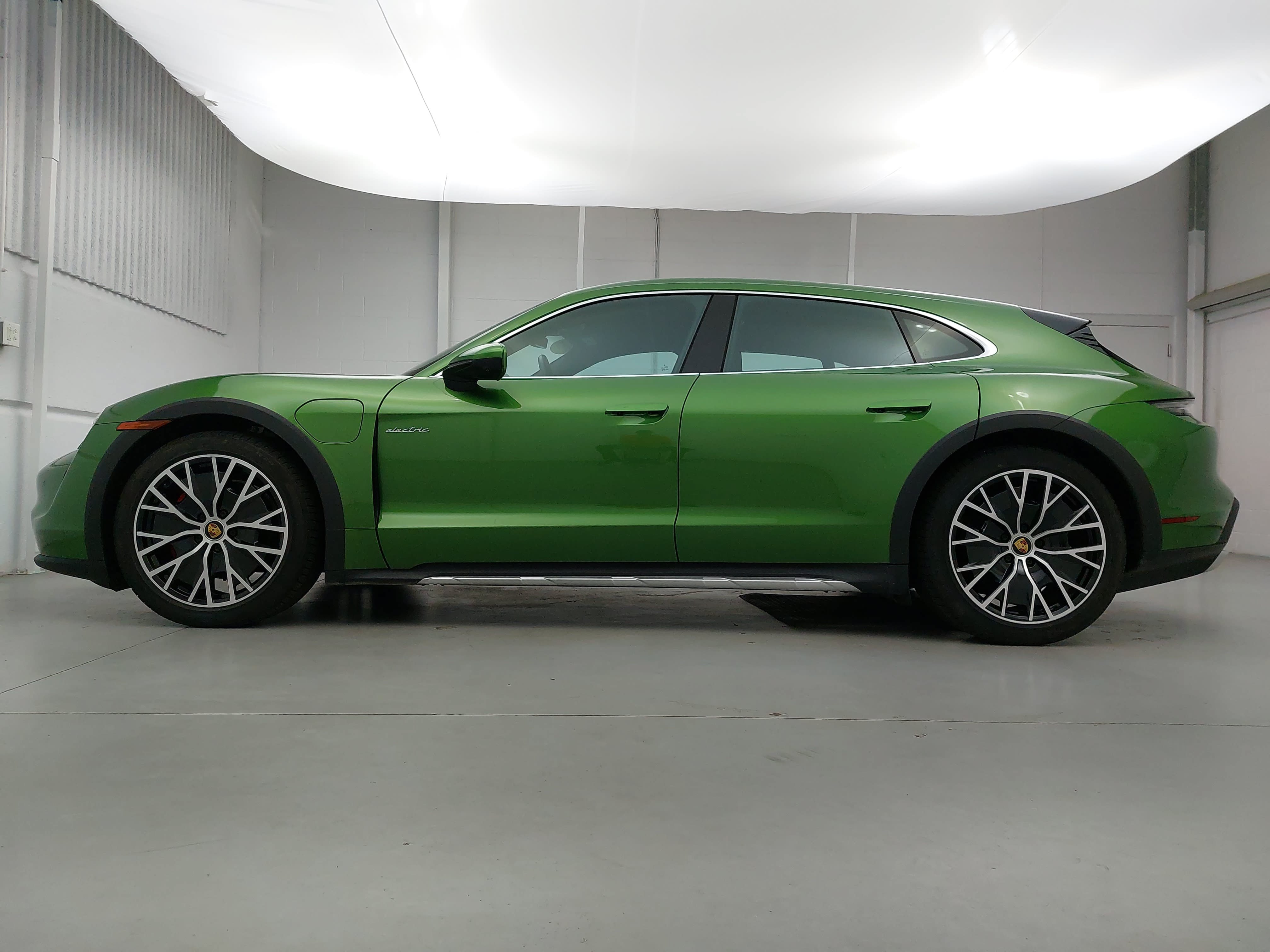Certified 2022 Porsche Taycan 4S AWD/4WD image 2