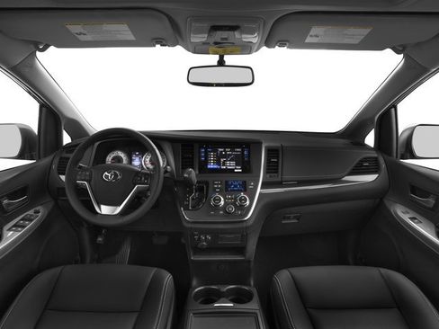 Used 2016 Toyota Sienna SE FWD image 10