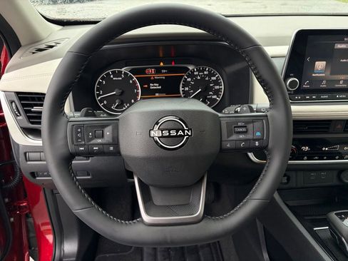 Used 2026 Nissan Rogue SV FWD image 14
