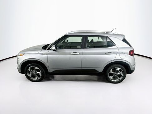 Used 2025 Hyundai Venue SEL FWD image 4