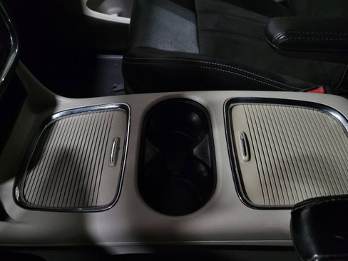 Used 2019 Dodge Grand Caravan SXT image 26