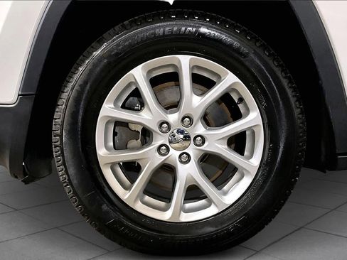 Used 2016 Jeep Cherokee Latitude w/ Comfort/Convenience Group image 10