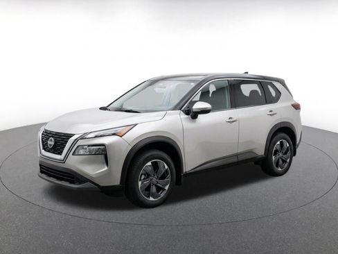 Used 2025 Nissan Rogue SV FWD image 3